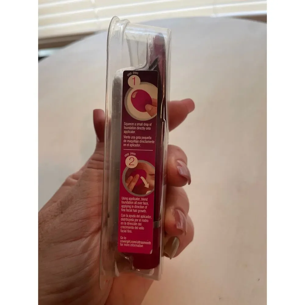 NEW Cover Girl Ultra Smooth Foundation with Applicator #840 Natural Beige